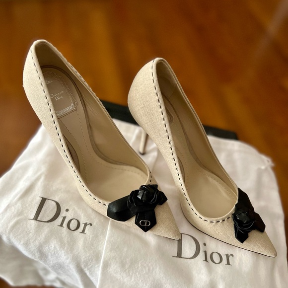Dior Cream Heels with Black Bow Accent - Picture 9 of 11
